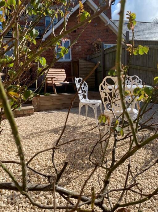 Ground Floor Garden Cottage, Near Stonehenge Shrewton Exteriör bild